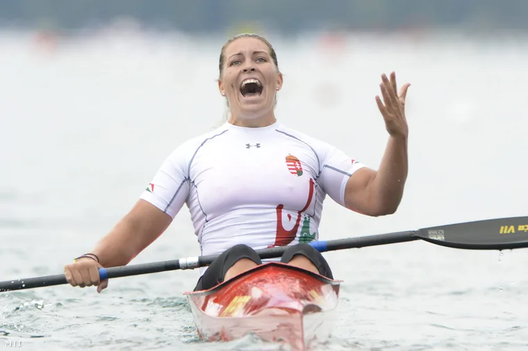 Erika Medveczky celebrating a world championship title